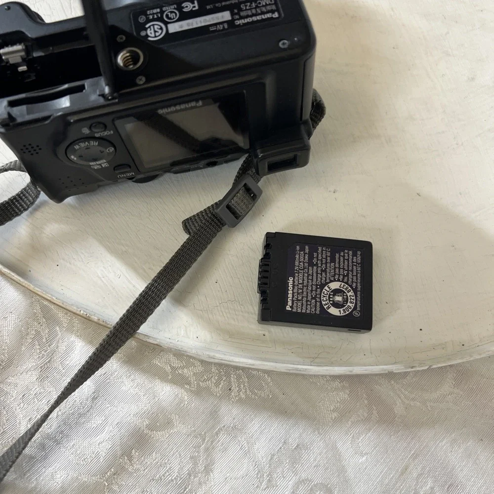 Panasonic Lumix DMC-FZ5 Digital Camera 12x Zoom & Charger Tested